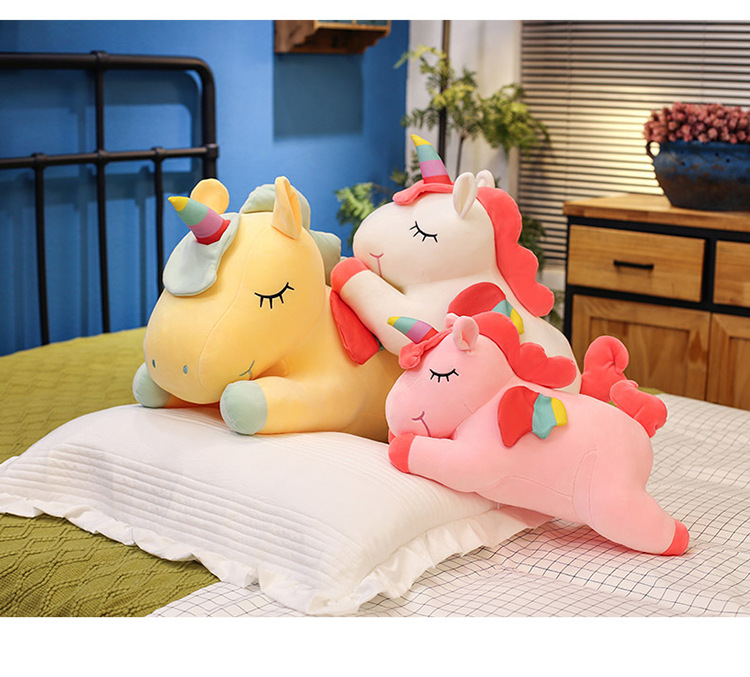 almohada de peluche de unicornio